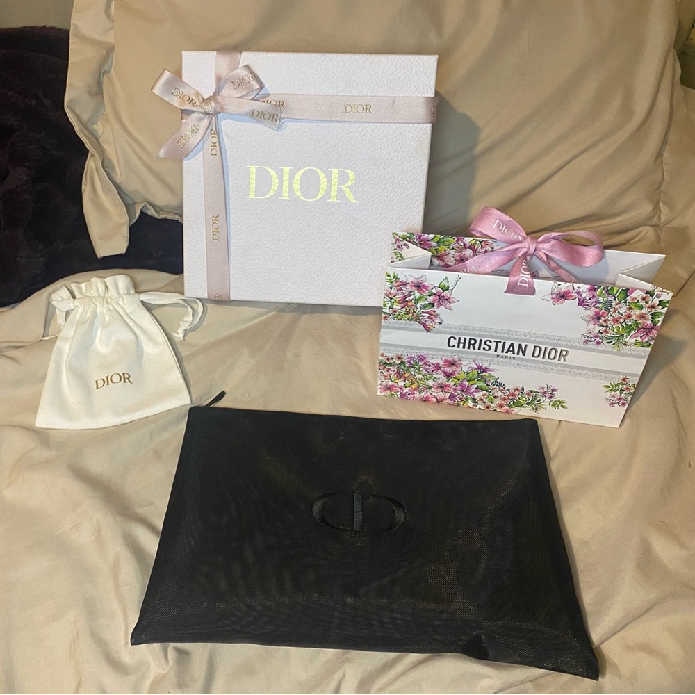 Dior bundle!! NWOT Empty gift box, gift bag, sample dust bag and makeup pouch